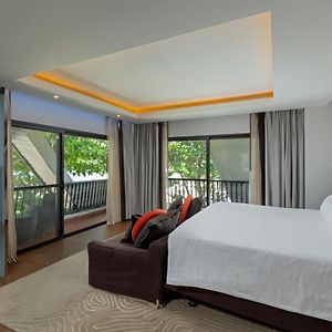 Beachfront King Suite with Ocean View